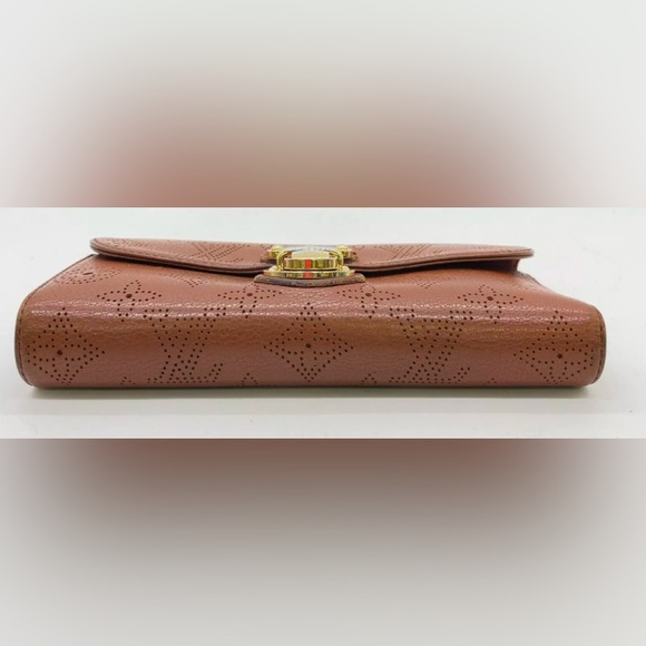 Auth Louis Vuitton Monogram Mahina Amelia Portefeuille W/Box - Picture 5 of 16